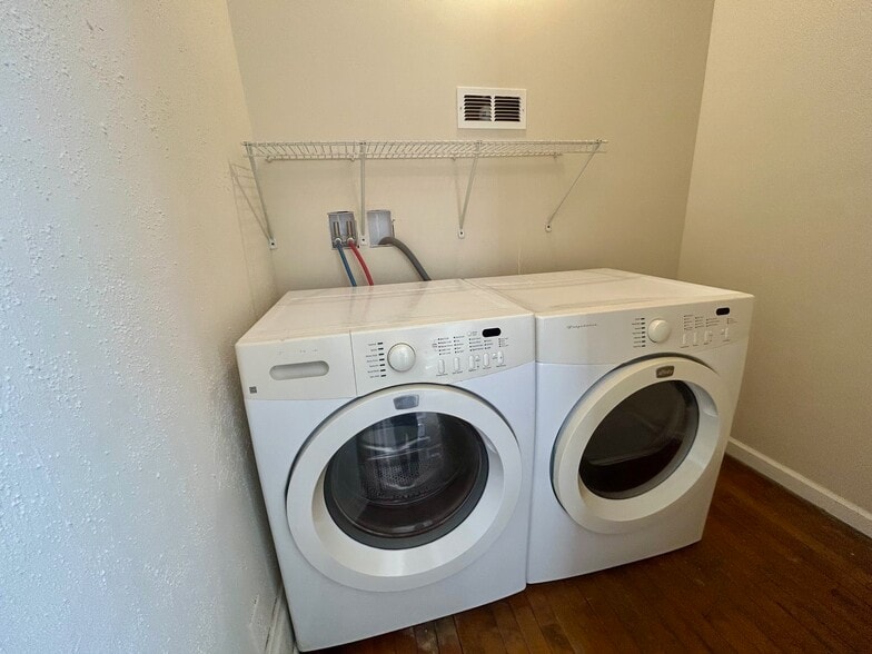 Building Photo - 213 Lake Ave W