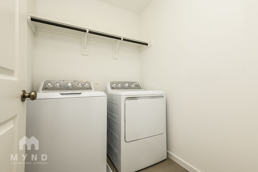 Building Photo - 2709 Ctr Crk Ln