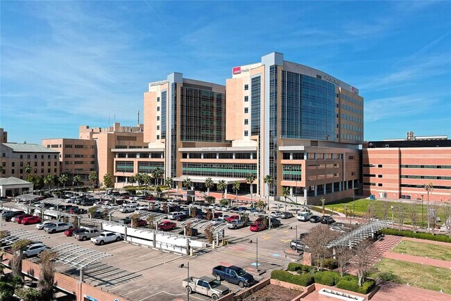 Building Photo - 921 Marine Dr