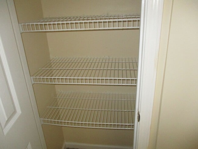 Building Photo - 222 Glade Ln