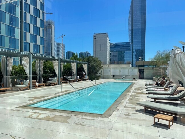 Building Photo - 889 Francisco St