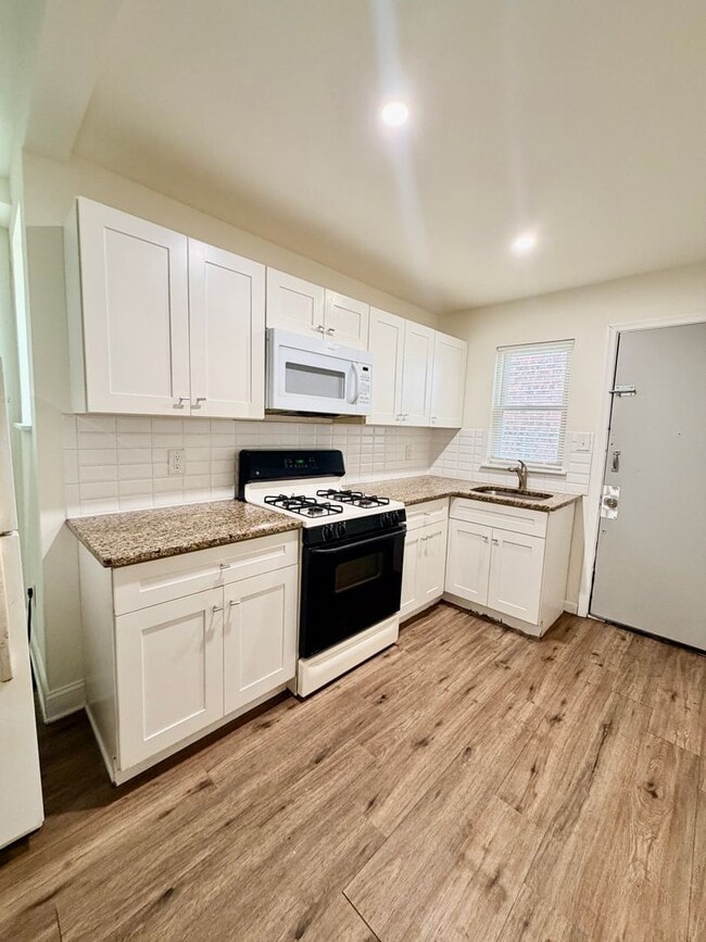Building Photo - Available Now | Inviting 2-Bedroom Home with Pet-Friendly Living