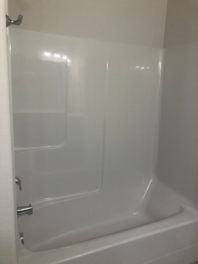 Building Photo - 1/2 Off Deposit!! 3 Bed Home for Rent!