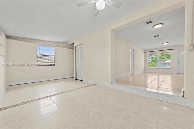 Building Photo - 1524 NW 18th Ct