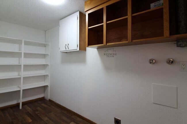 Building Photo - 1707a W 7th Ave