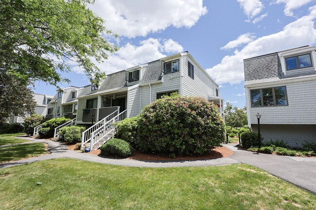 Building Photo - New for 2025! Newly Renovated Winter Renta...