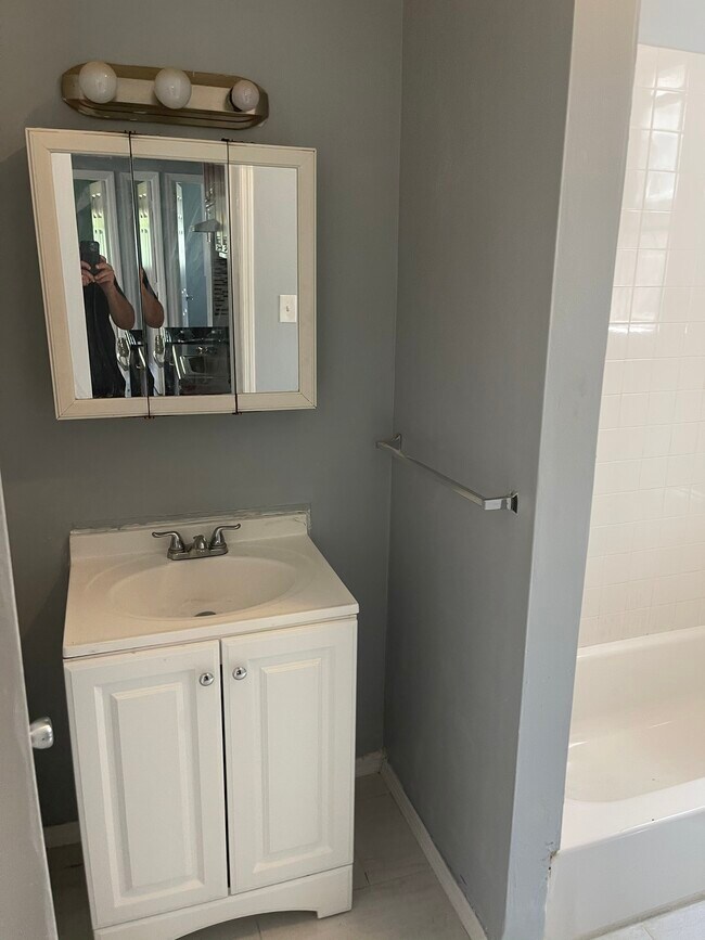 Building Photo - 53 Terhune Ave