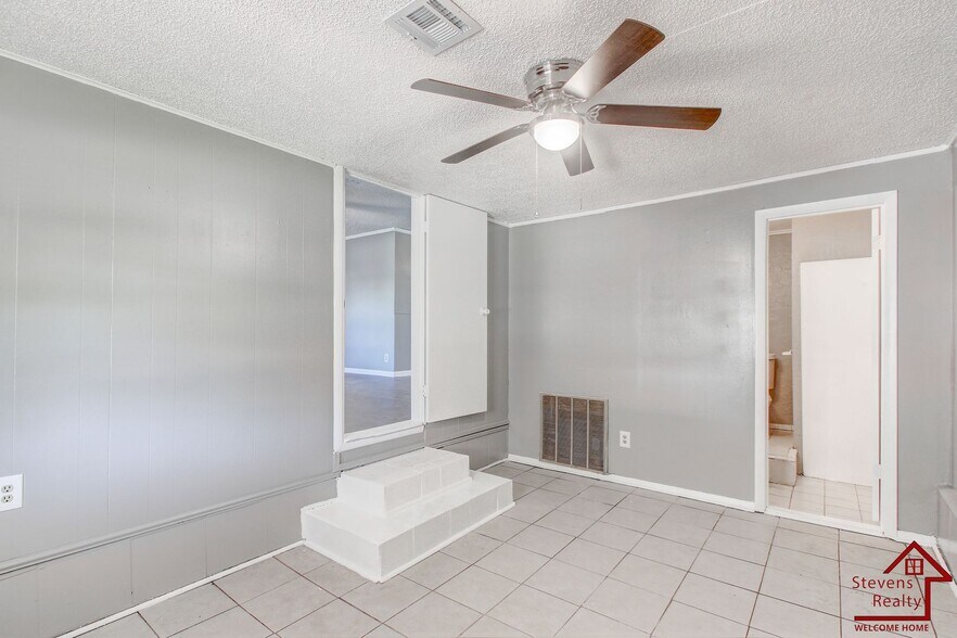 Building Photo - 1806 NW Lincoln Ave