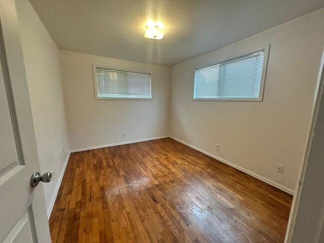 Building Photo - 1561 NW Highland Dr