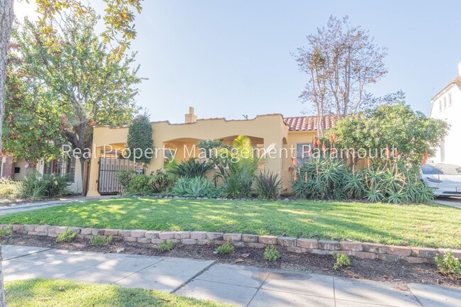 Building Photo - Beautiful house in Los Feliz