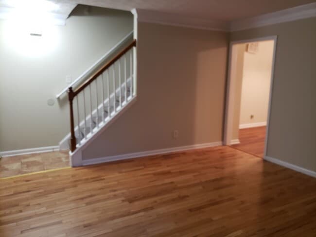 Building Photo - Cul-de-sac home ready to move in!