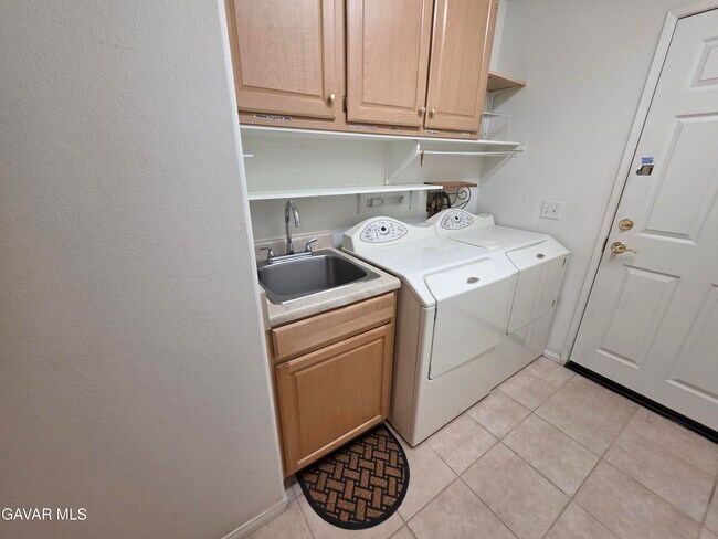 Building Photo - 5175 Capri Ct