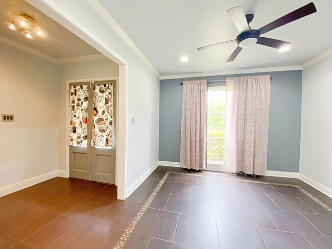 Building Photo - 4 Bedroom House Available Now in Riverbend...