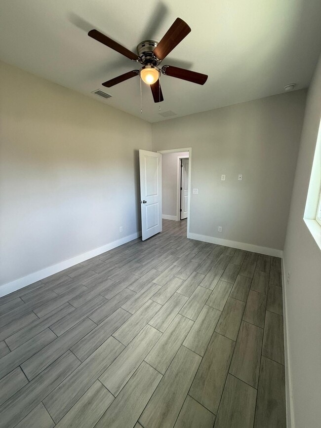 Building Photo - 4800 15th St SW