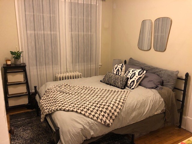 Bedroom - 656 Iglehart Ave