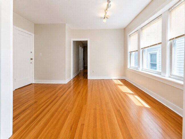 Building Photo - 3709 N Bosworth Ave