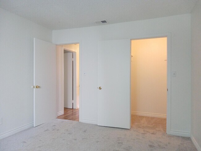 Building Photo - 33662 Whispering Palms Trail