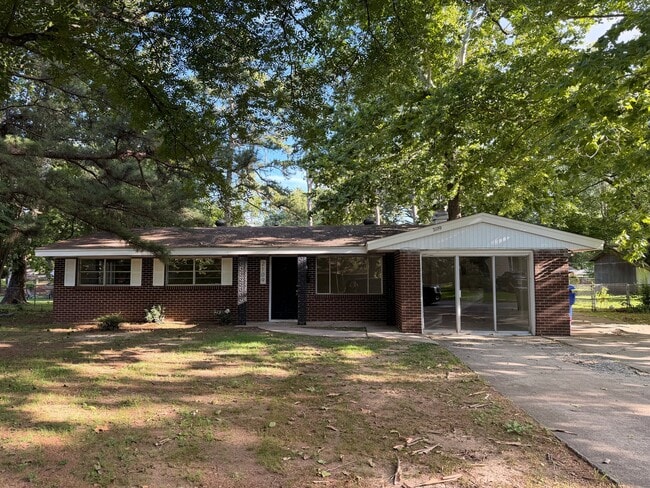 Building Photo - 2109 Arkansas Ave