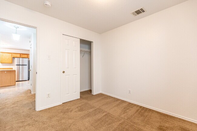 Building Photo - 2476 Medina Dr