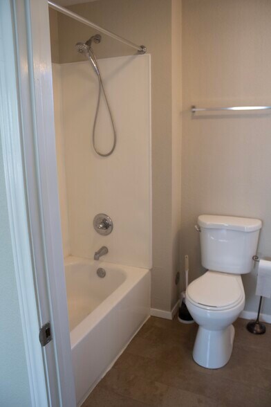 bathroom includes tub/shower, toilet, vanity and linen closet - 2534 Lipscomb St