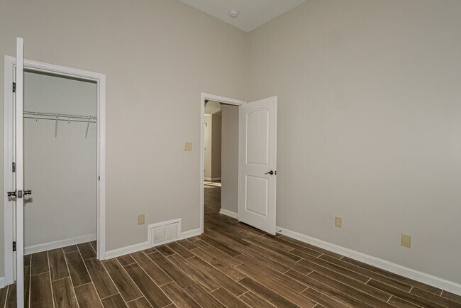 Building Photo - 235 Garden Springs Dr