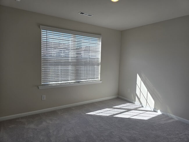 Building Photo - 5501 Hydrangea St