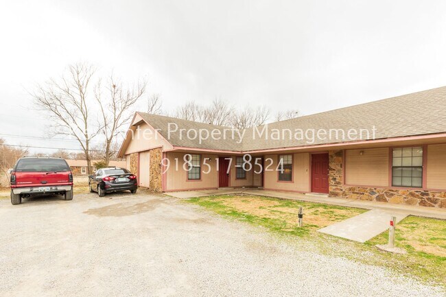 Building Photo - 1421 W Lillian St