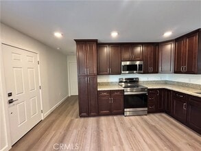 Building Photo - 520 W Rte 66