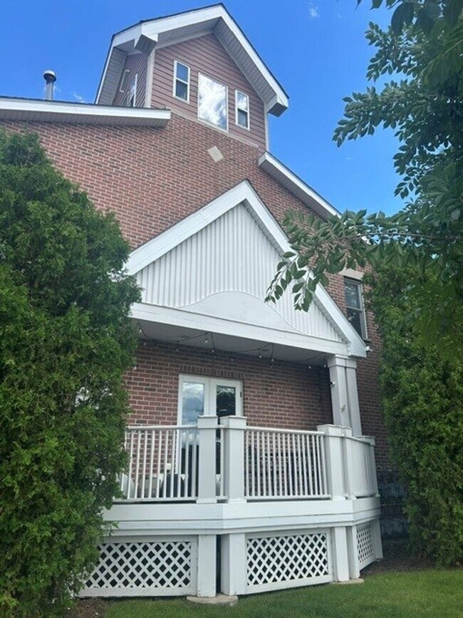 Building Photo - 443 54th St