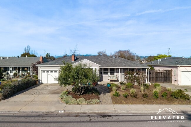 Building Photo - 45 Payran St