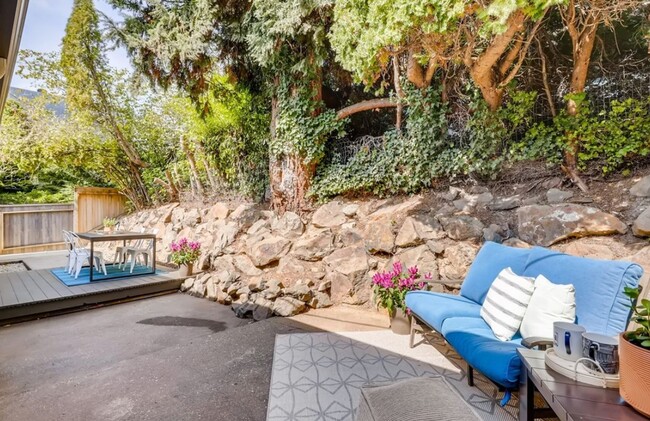 Building Photo - 3Bd/1.75Ba Seattle House