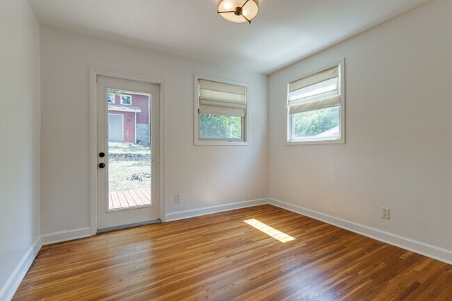 Building Photo - 2104 15th Ave S