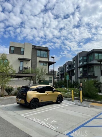 Building Photo - 11042 Momentum Dr