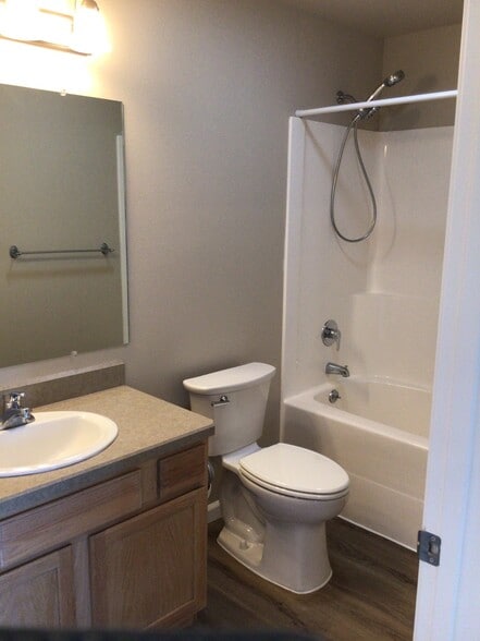 Building Photo - 3134 New Hope Dr