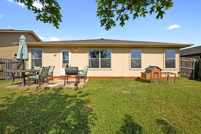 Building Photo - 13001 Carillon Way