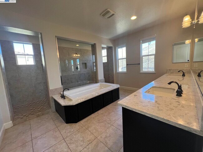 Building Photo - 1695 N Terracina Dr