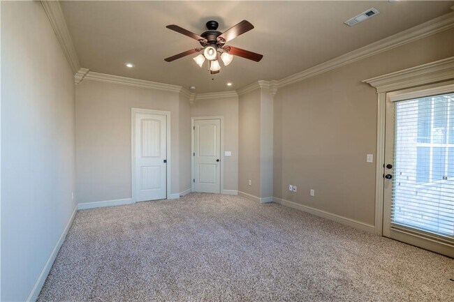 Building Photo - 5702 S 66th St