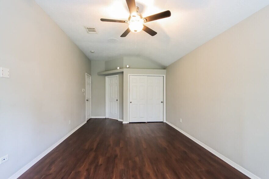 Building Photo - 5207 Village Springs Dr