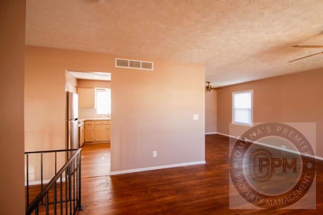 Building Photo - Charming 6 Bed 2 Bath Home Near the Offutt