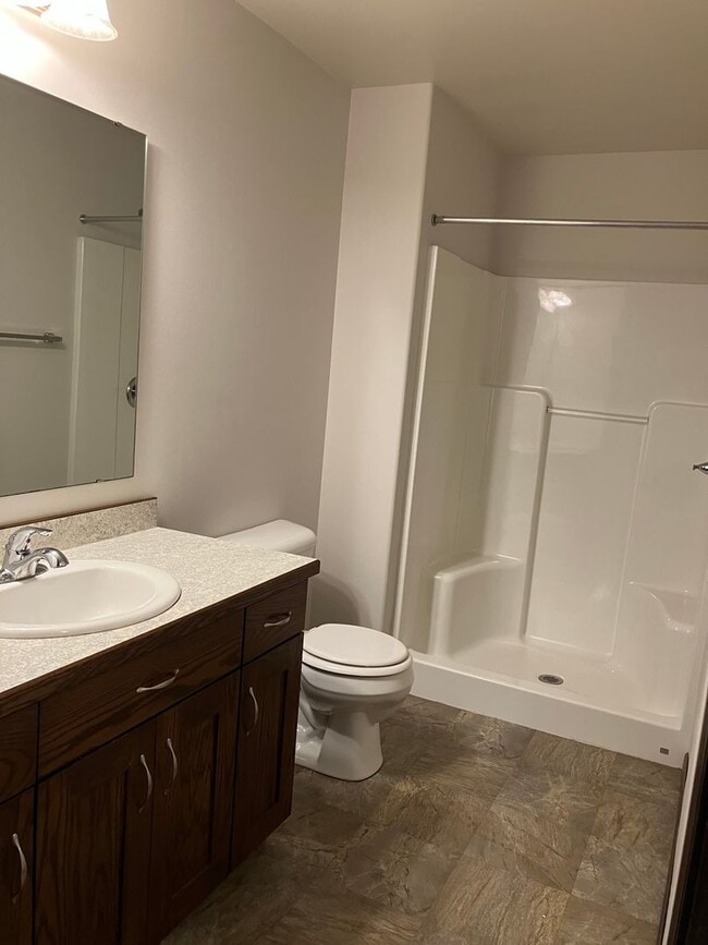 Building Photo - 3 Bed 2 Bath Twin Home