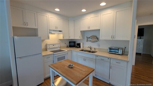 Building Photo - 2929 SE Ocean Blvd