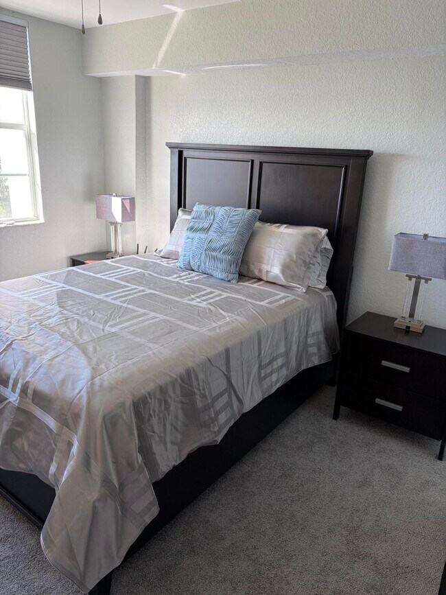 Building Photo - 1801 N Flagler Dr