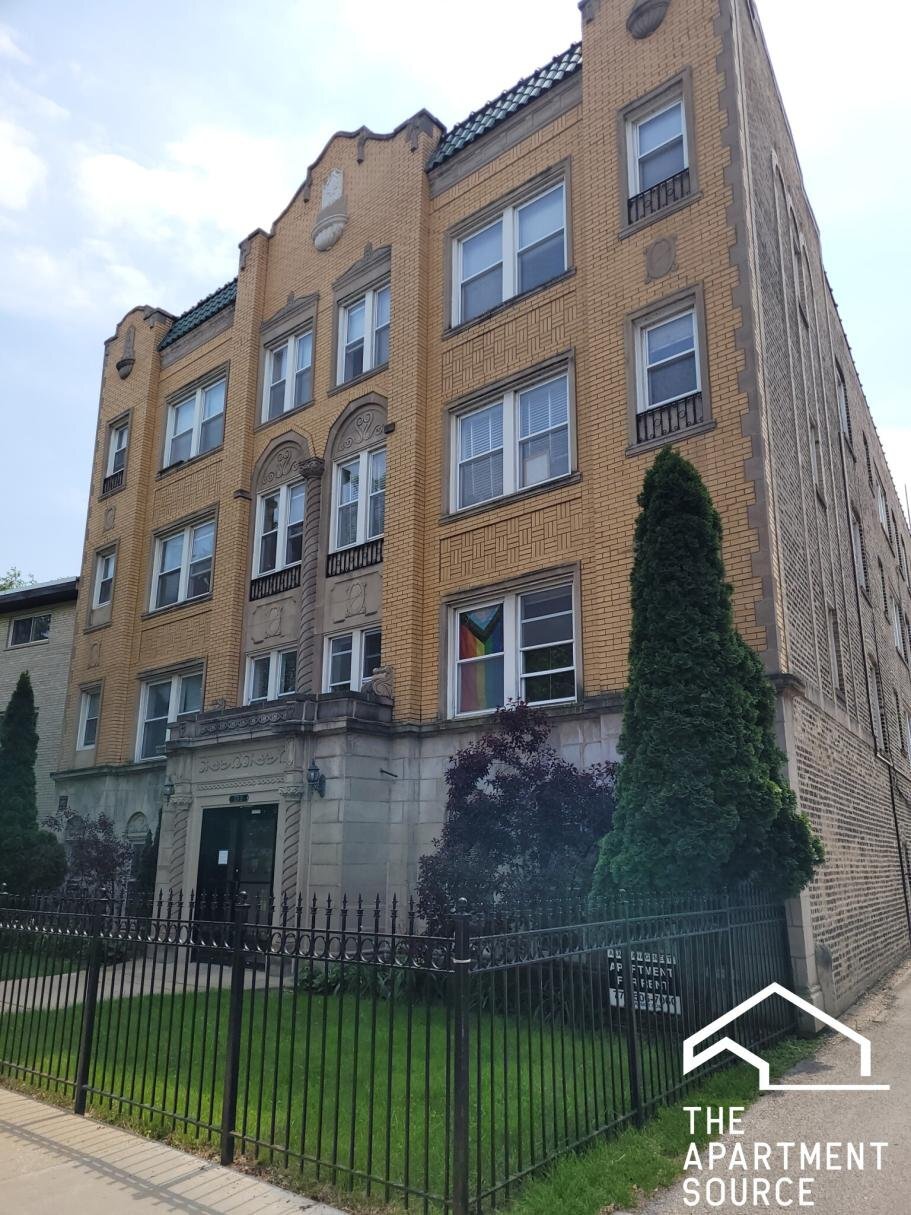 Building Photo - 1333 W Birchwood Ave