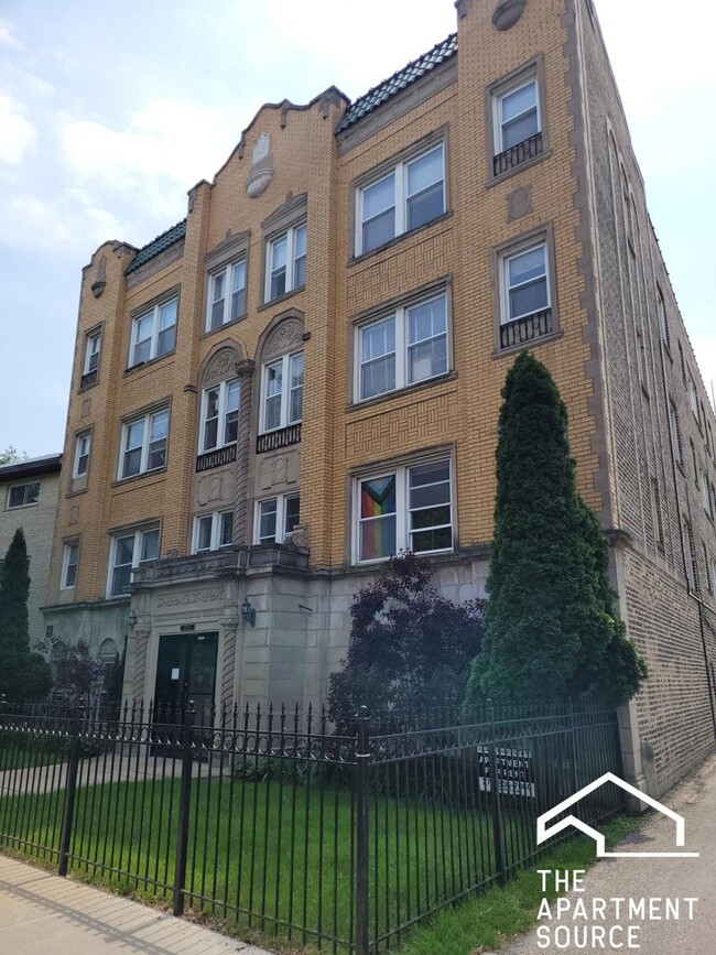 Building Photo - 1333 W Birchwood Ave