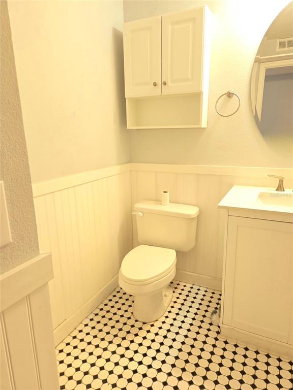 Building Photo - 2035 Dixie Belle Dr