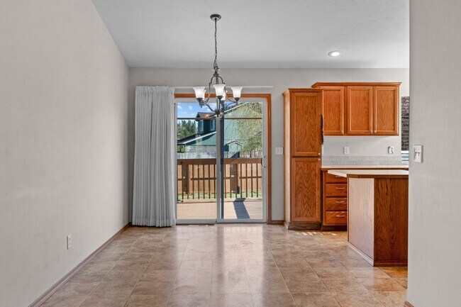 Building Photo - Colbert WA Rancher with Full basement for RENT!