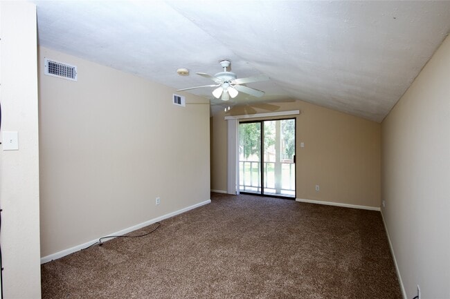 Building Photo - 2109 Riverside Dr