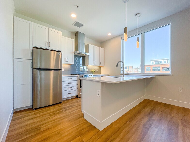 Building Photo - 5 India St