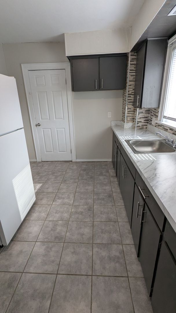 Building Photo - Charming 3-bedroom, 1-bathroom home locate...