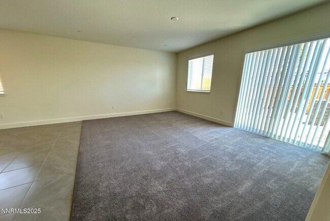 Building Photo - 963 Cascade Range Dr